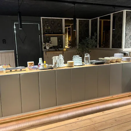 Svalvik Hotel فندق